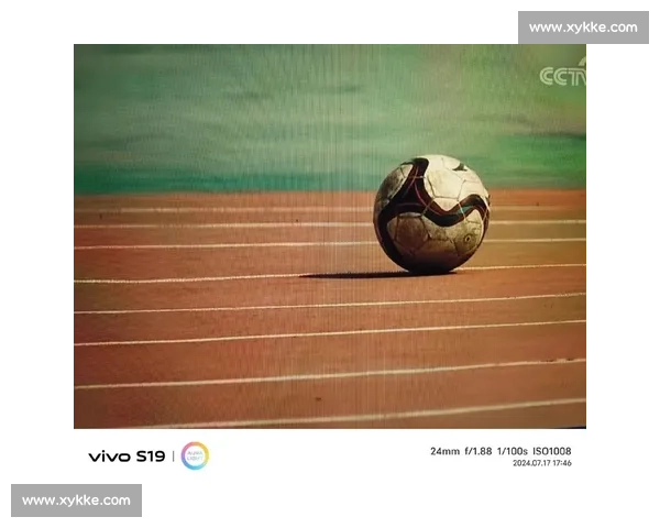 足球赛场多名裁判协同执法下的判罚权衡与公平考验全景观察机制